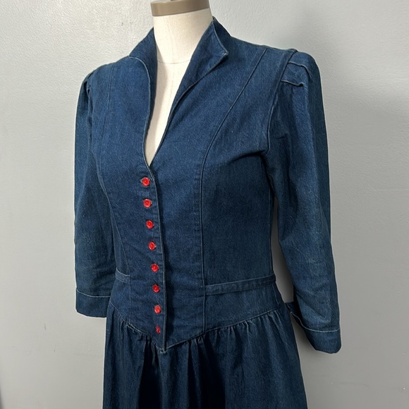Vintage Soft Blue Denim Button Down Front V-neck drop basque waist belted - Picture 4 of 14